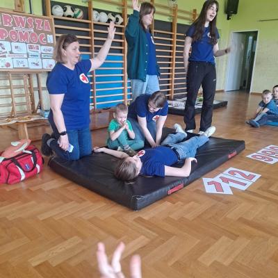 Grupa OKOŃ  z wizytą w Szkole Podstawowej w Barczygłowie